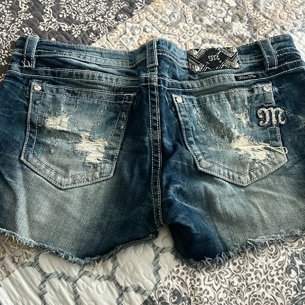 Miss Me Mid Rise Easy Shorts Size 32